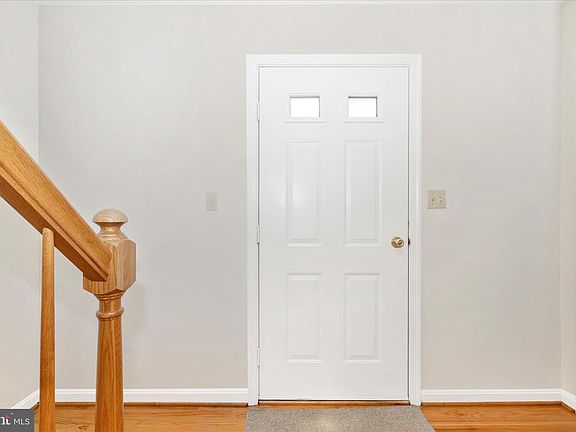 3rd image of 10255 Rollingridge Ct