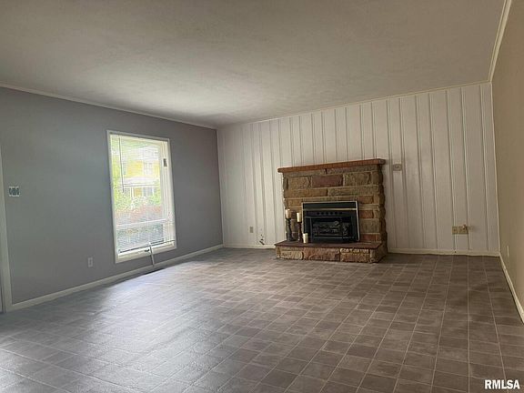 4th image of 501 N Commercial St