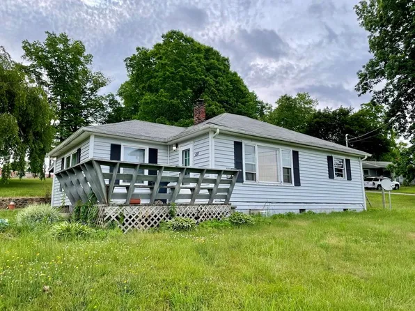 627 Cranberry St, Hillsville, VA 24343