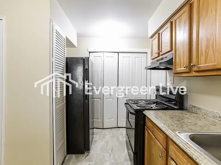 894 Antwerp Rd — Photo 5