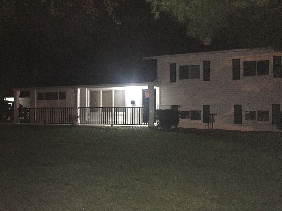 1st image of 490 Westview St