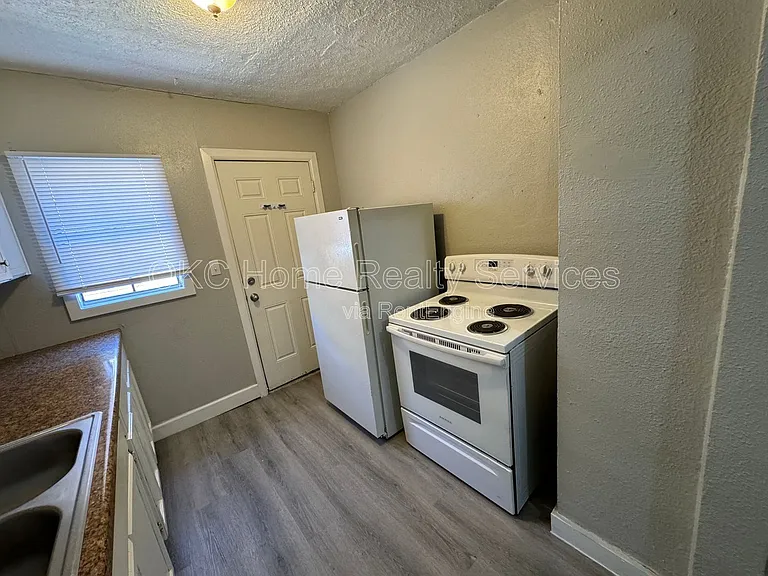 2820 NW 23rd St — Photo 9