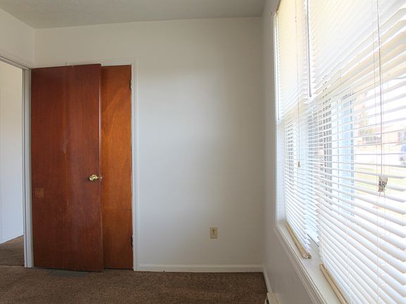 5th image of 115 Queensway Dr