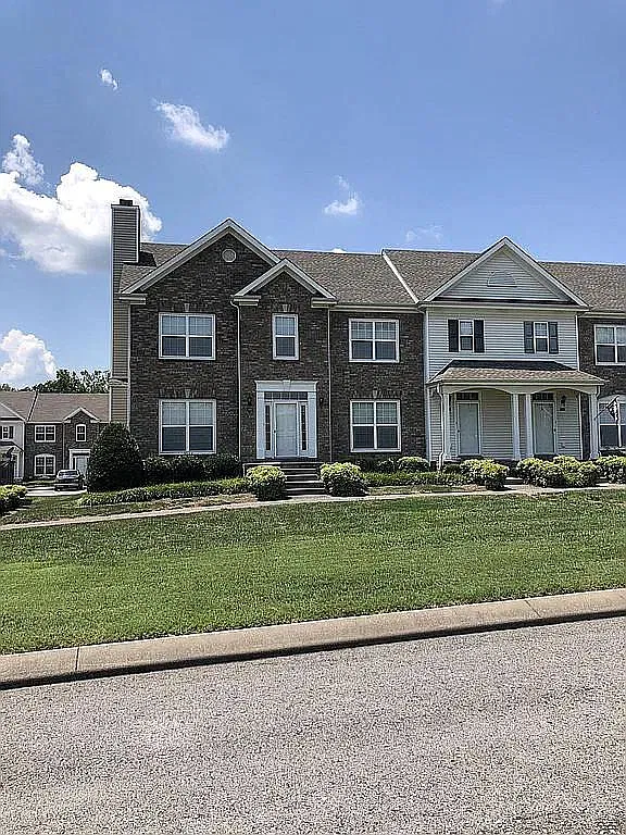 1026 McKenna Dr — Photo 1