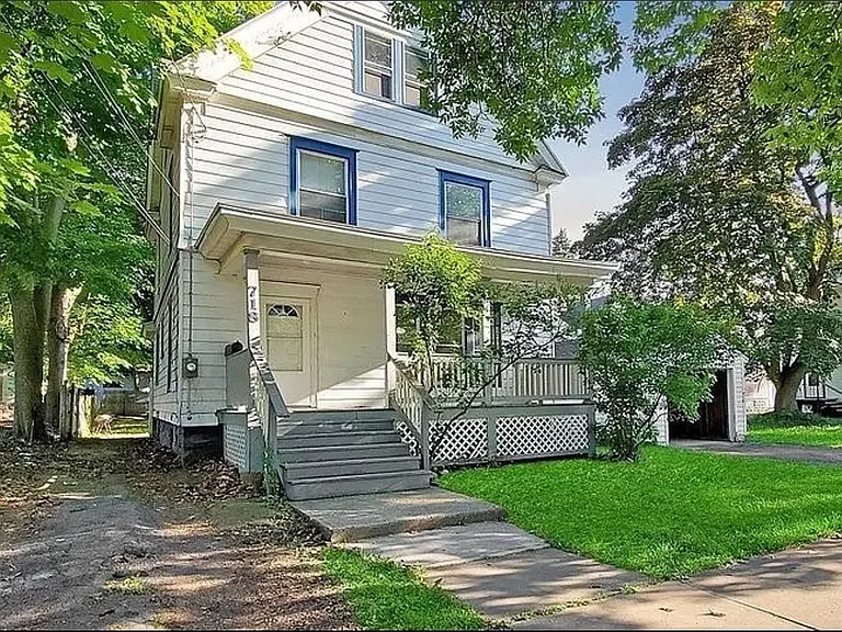 718 Clarendon St #2 — Photo 1