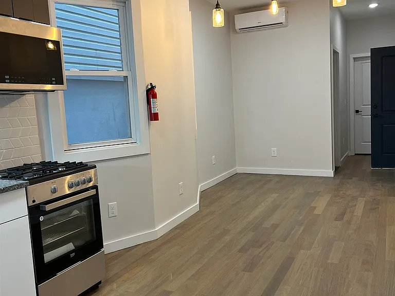 107 Magazine St #2R — Photo 36