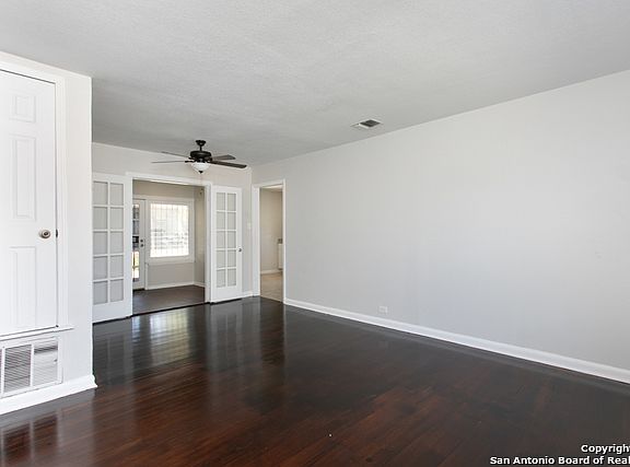 3rd image of 2410 W Craig Pl