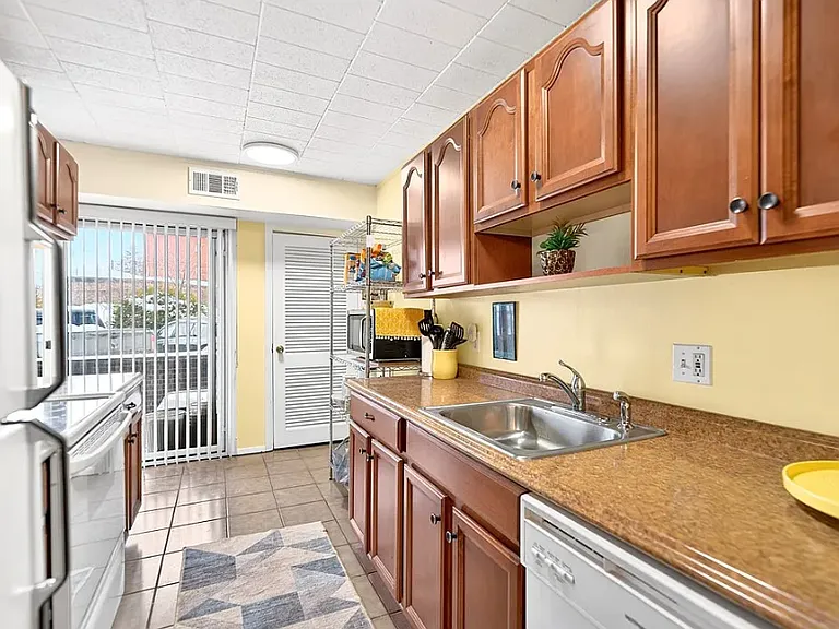 420 N Chestnut St #103 — Photo 7