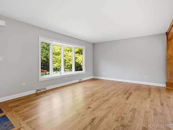 4th image of 4N849 White Pine Ln