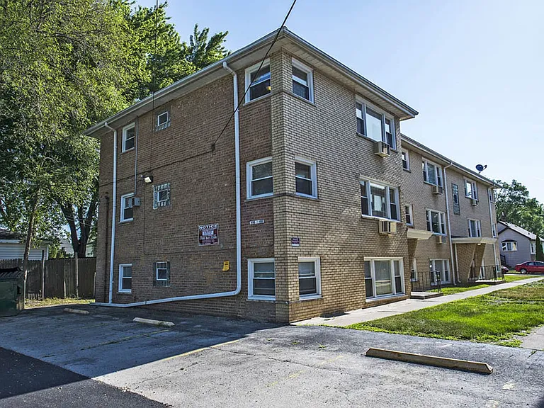 470 Gordon — Photo 17