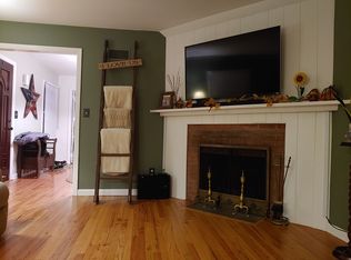 35 Round Hill Rd, Poughkeepsie, NY 12603