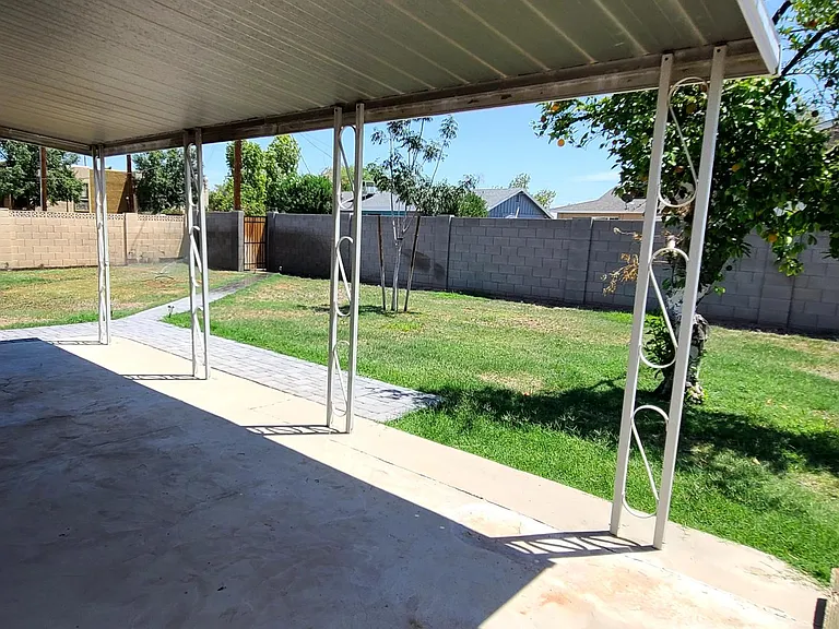 449 E Pierce St — Photo 10