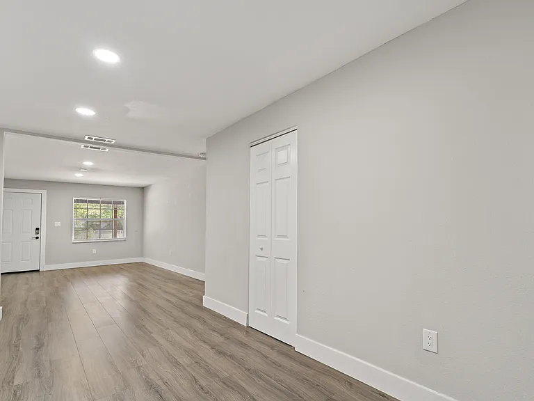 3810 S Randall St #B — Photo 11