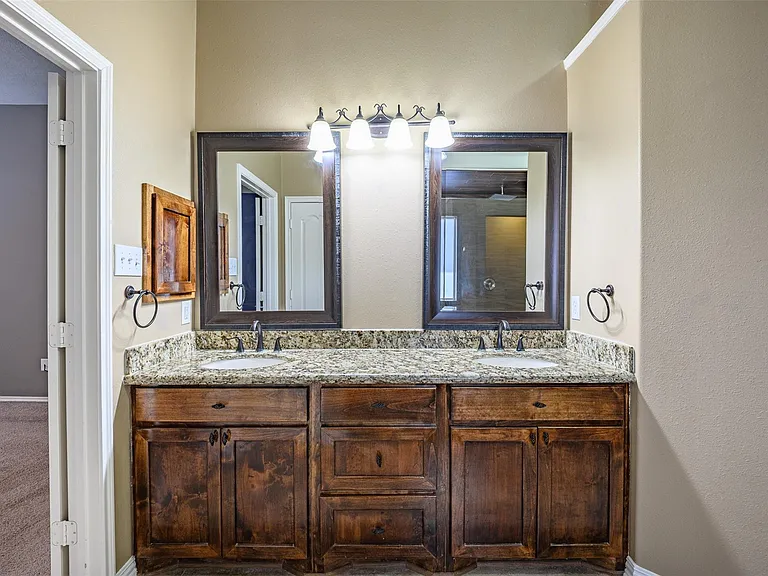 2931 Silver Landing Ln — Photo 31