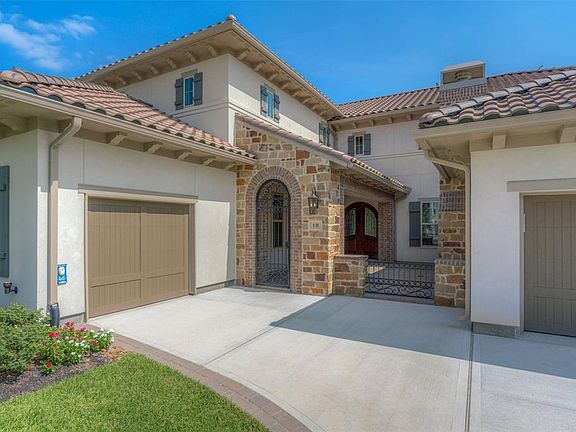 3rd image of 131 S Curly Willow Cir