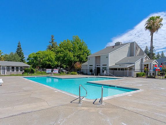 3rd image of 4215 Palm Ave #310b1631e