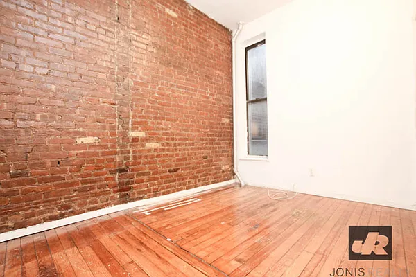 Rented by Jonis Realty | media 8