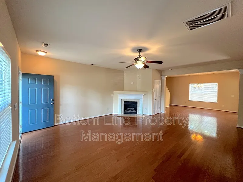Sandy Pointe — Photo 2