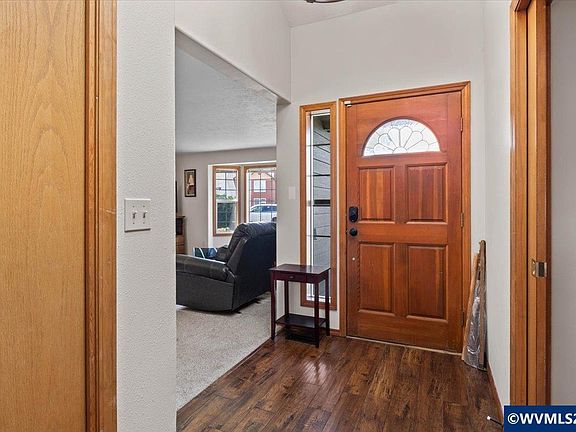 5th image of 3785 Hemlock Pl SE