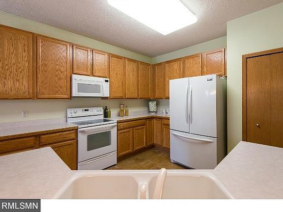 3rd image of 1679 Skywood Ln