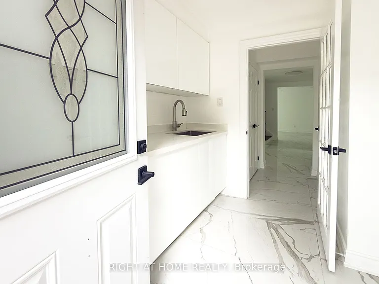 89 W Yonge Blvd NW — Photo 13