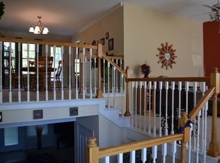 657 Holiday Ln, Lansing, KS 66043
