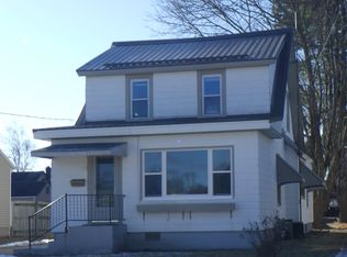 67 10th St, Clintonville, WI 54929