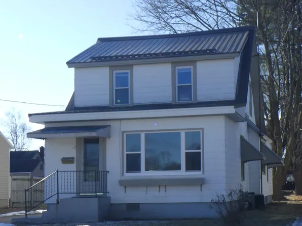 67 10th St, Clintonville, WI 54929