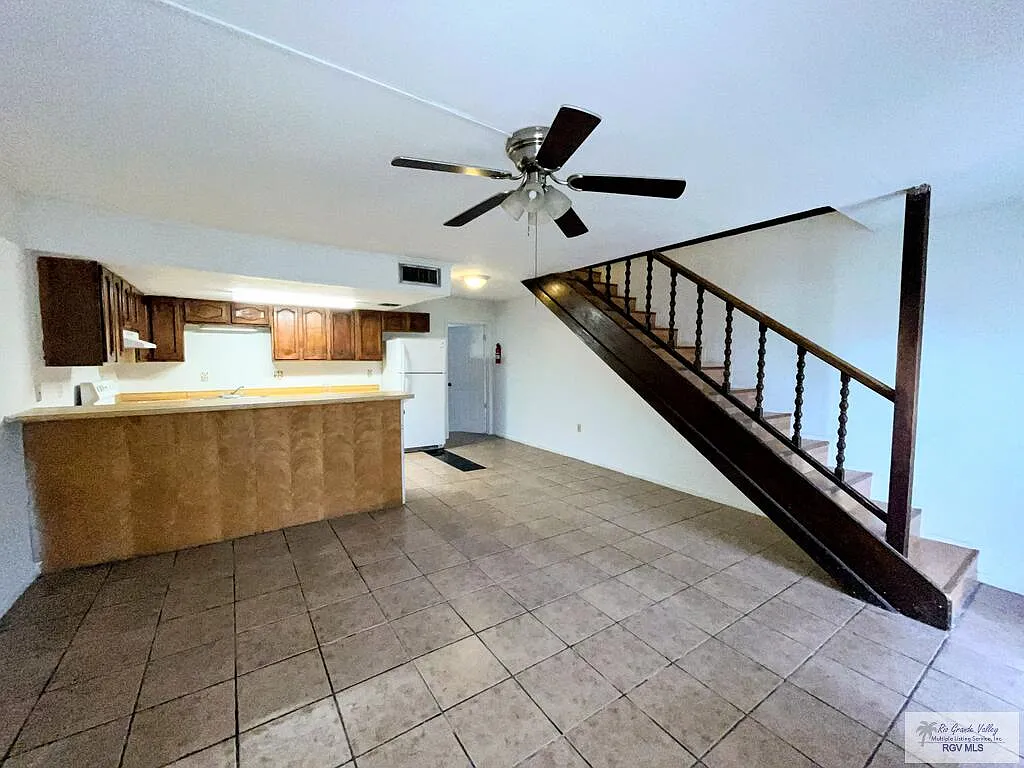 3 bed, 2.0 bath, 1000 sqft, $1,000 — Photo 3