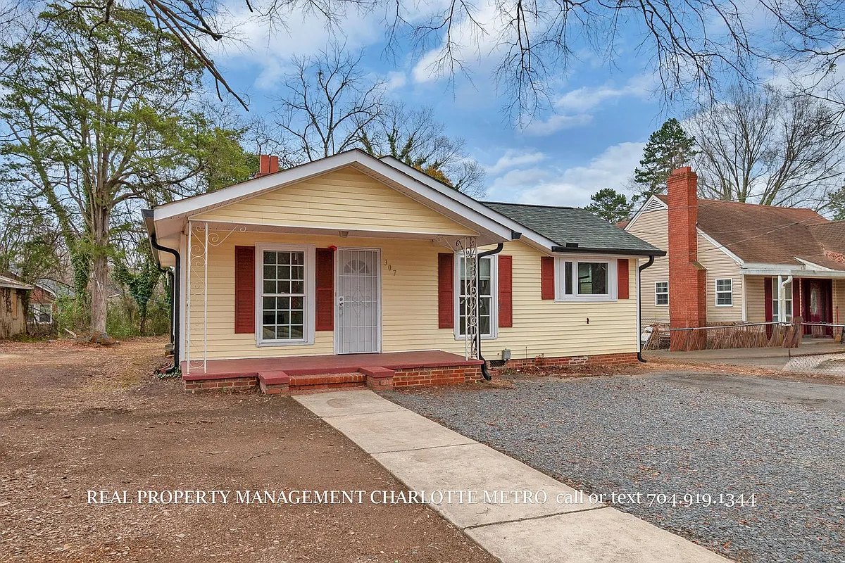 Building Photo - 307 Leonard Ave