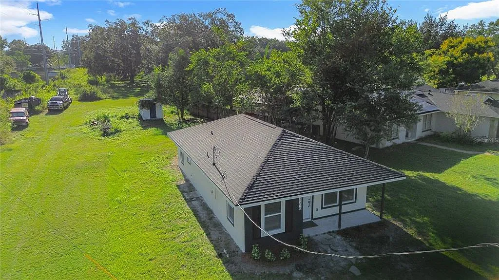3 bed, 2.0 bath, 996 sqft, $2,350 — Photo 1