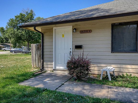 2nd image of 15216 Bellaire Ave #D