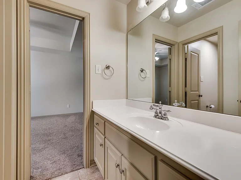 2207 Kings Pass — Photo 3