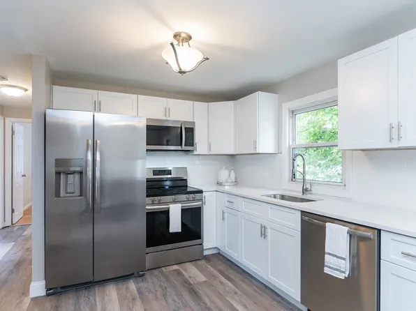 104 Leo Dr, Chicopee, MA 01020