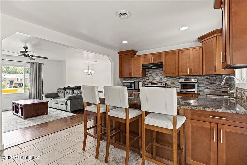 5th image of 9 Andree Court