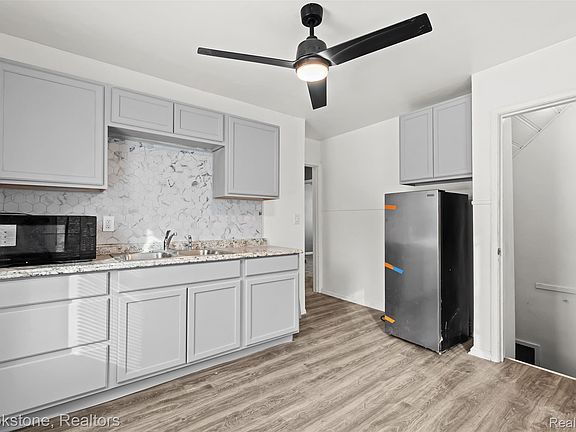 5th image of 12931 Appleton St