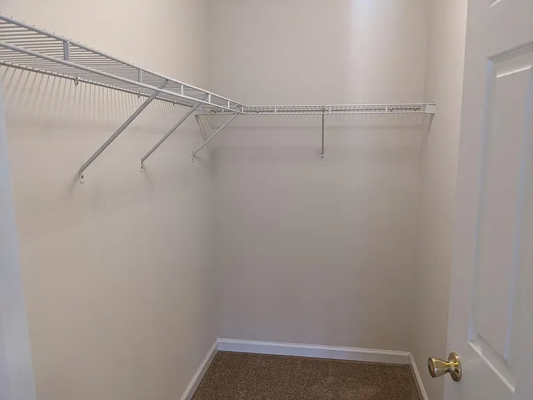225 Crown Ct — Photo 5