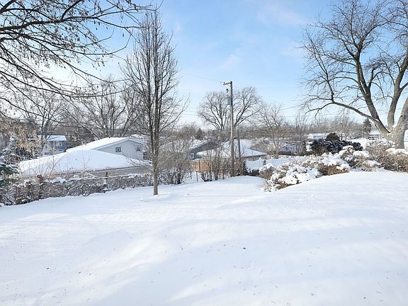 3rd image of 1378 Leslie Ln