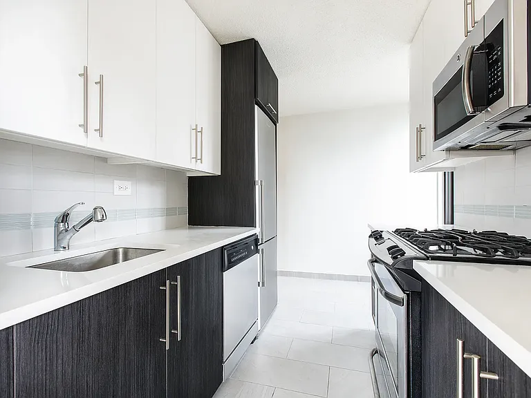 300 E 34th St #9B — Photo 17