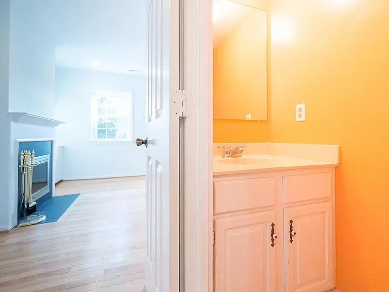 4827 Chevy Chase Dr — Photo 24