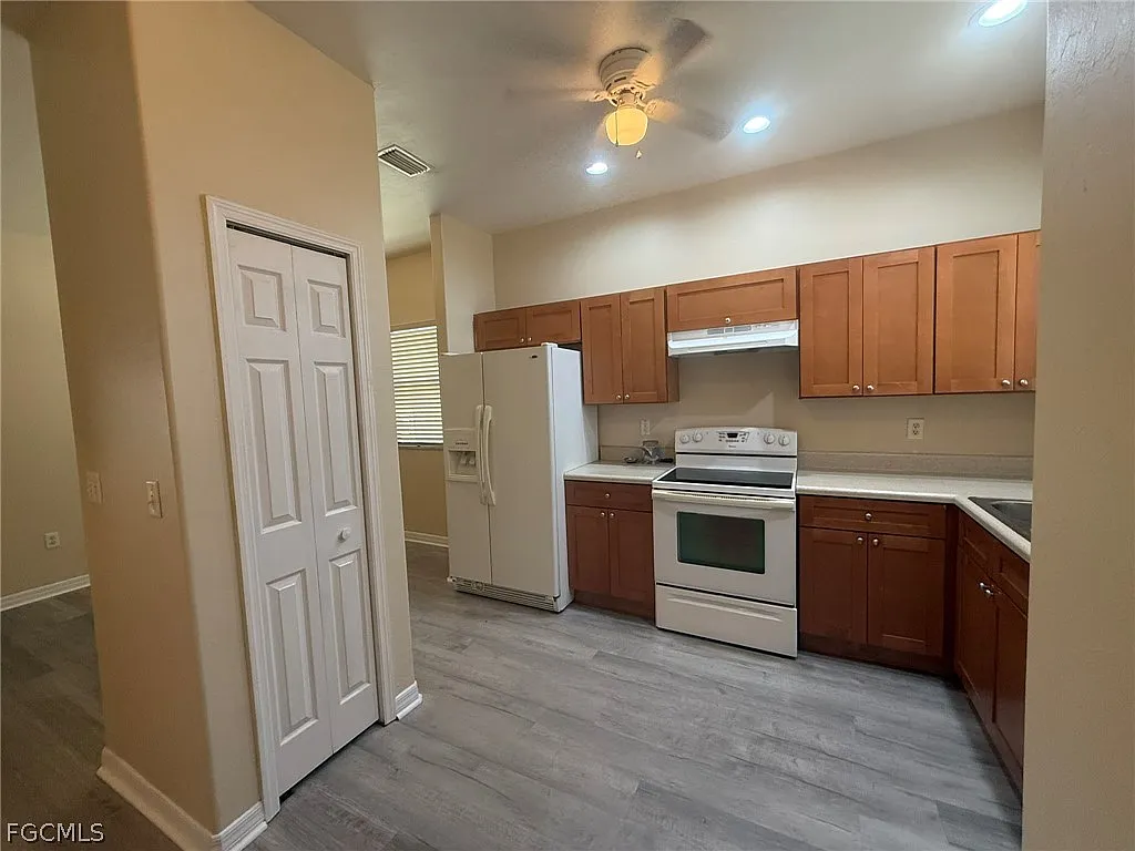 2 bed, 2.0 bath, 1142 sqft, $1,450 — Photo 2