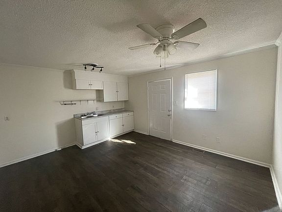4th image of 402 S 10th St #B
