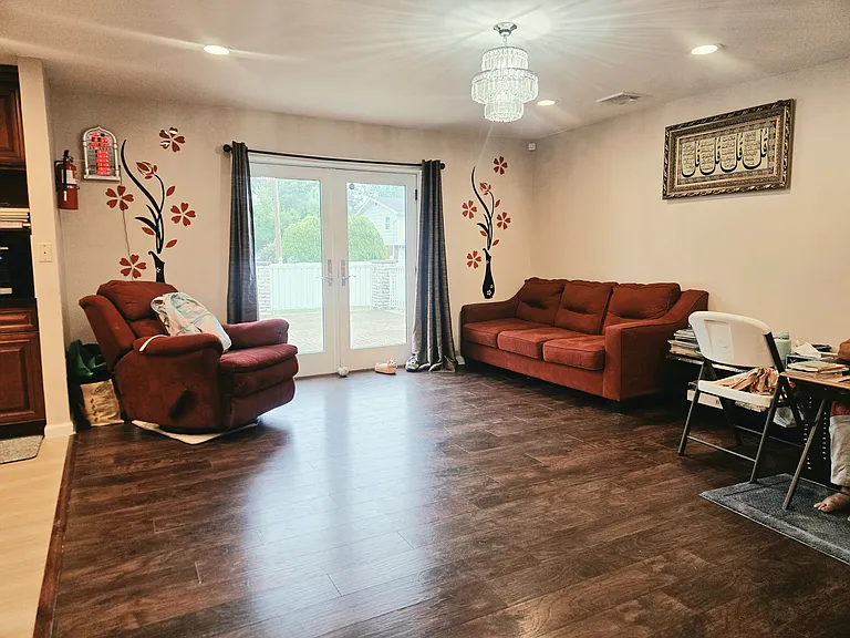 35 Clark Ave — Photo 11