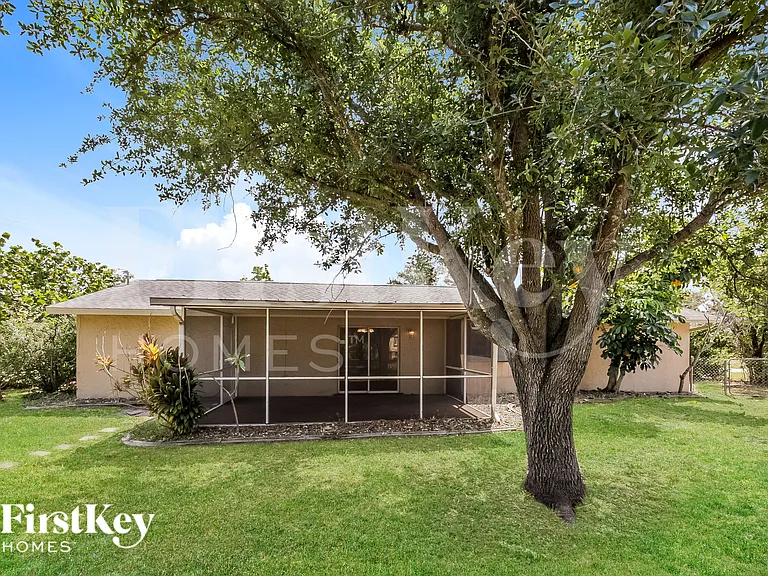 727 SE 9th Pl — Photo 18