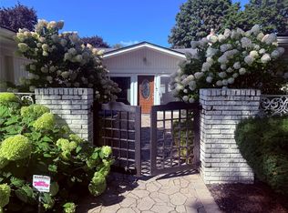 4784 S Valleyview Rd, West Bloomfield, MI 48323