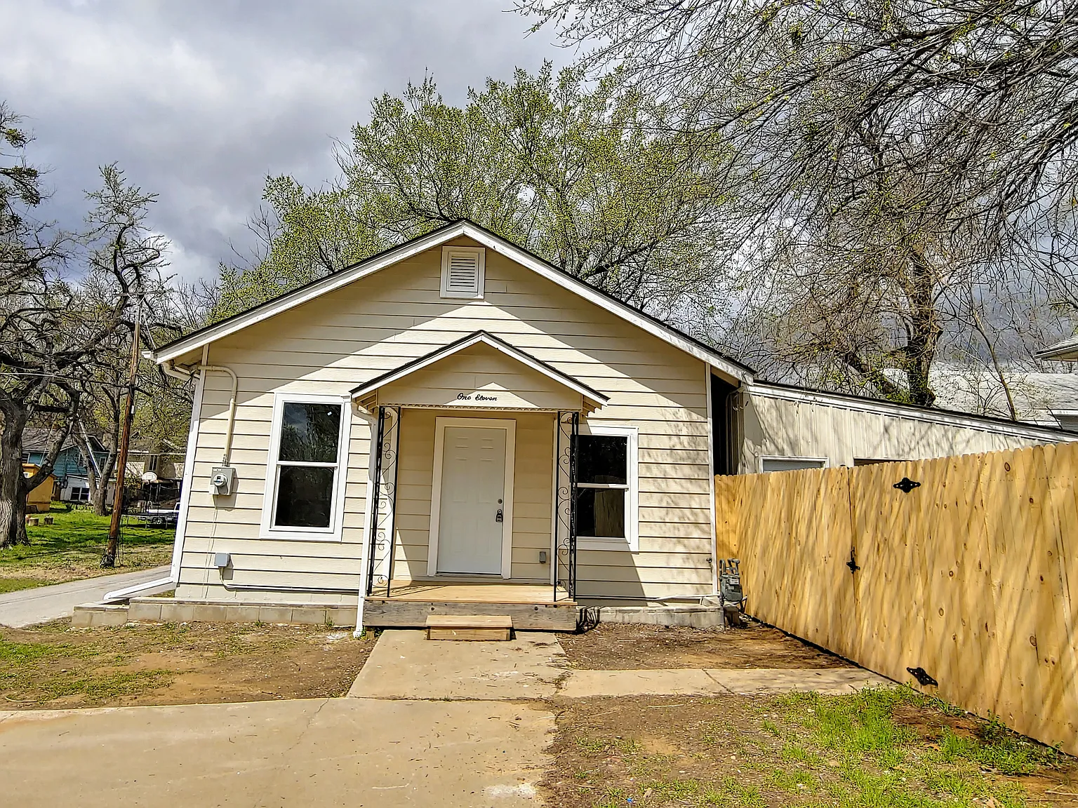 3 bed, 1600 sqft, $1,400 — Photo 2