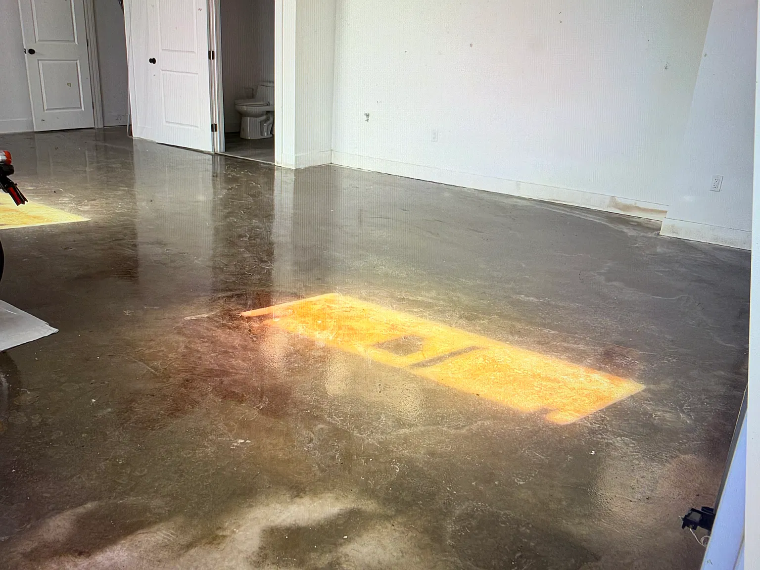 Studio, 750 sqft, $2,500 — Photo 2