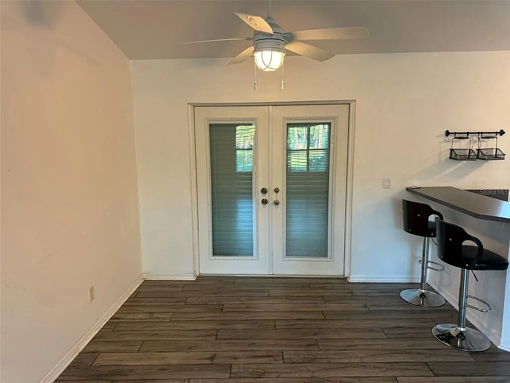 3 bed, 2.0 bath, 1195 sqft, $1,595 — Photo 4