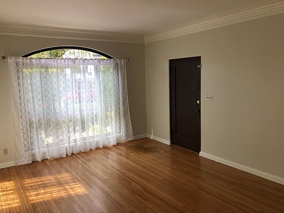 3rd image of 734 S Detroit St #2