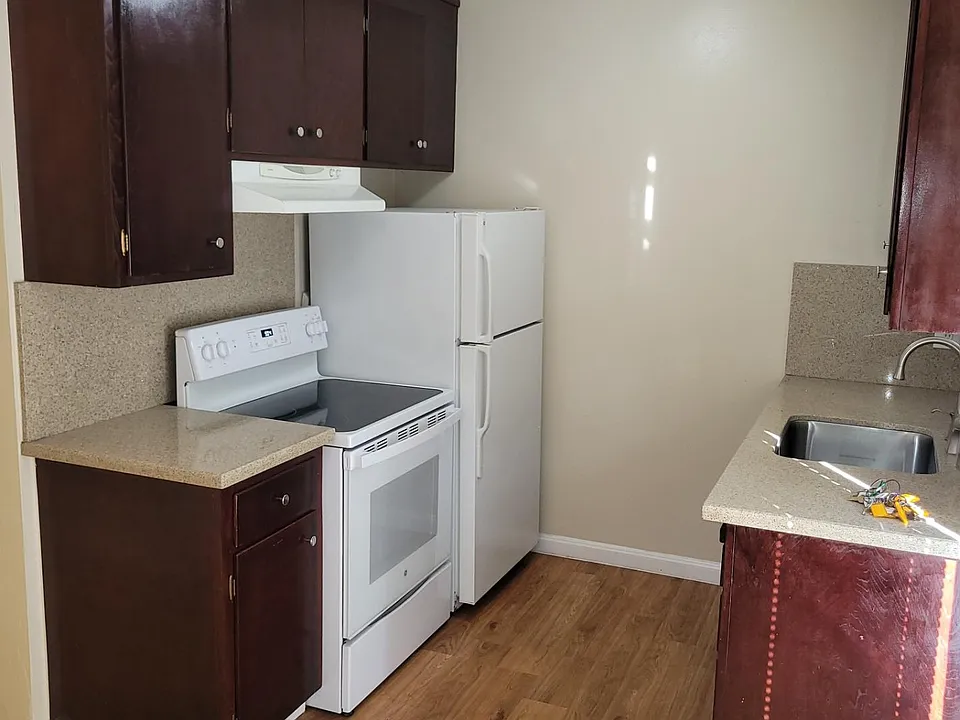 510 Richmond Dr #2